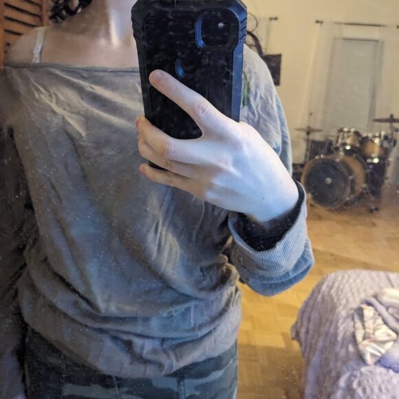 Off the shoulder olive green long sleeve - Picture 3 of 5